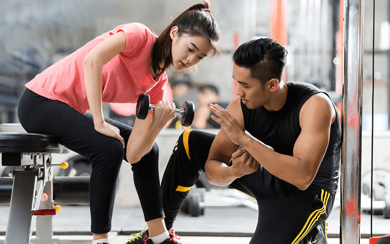 Người mới tập nên ưu tiên các bài tập phức hợp thay vì vội vàng nâng mức tạ quá nặng.